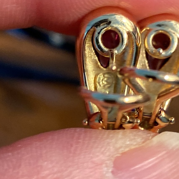 Movado 18 k gold and tourmaline pierced earring. - Picture 3 of 6